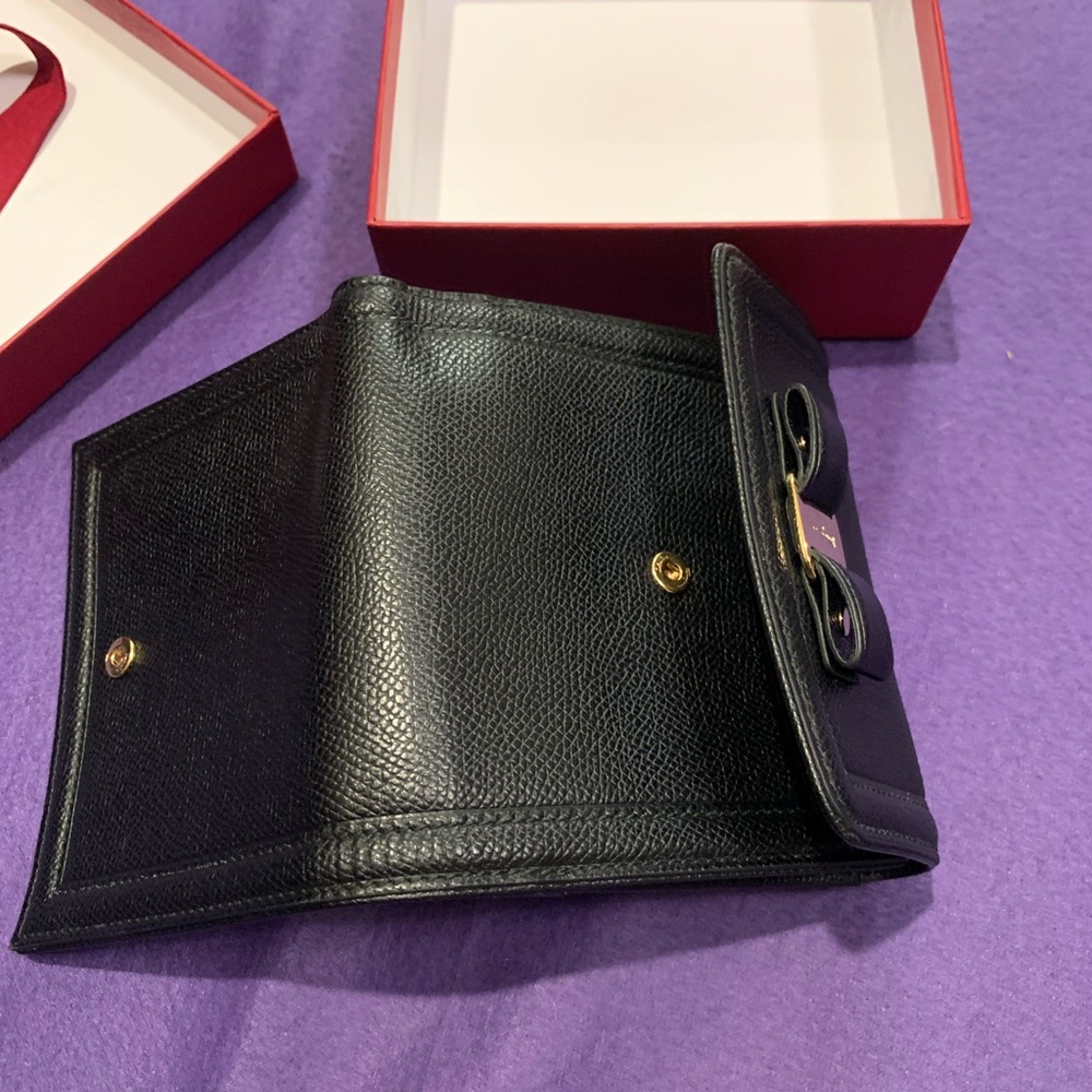 Salvatore Ferragamo Black Leather Vara Bow Wallet with Gold Accent - Picture 9 of 13
